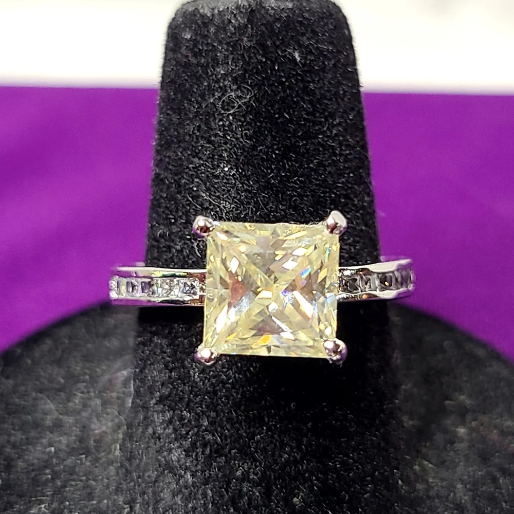 Moissanite gorgeous 65